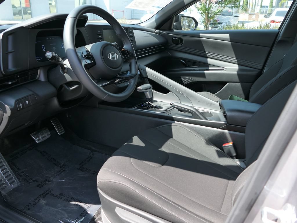 Certified 2025 Hyundai Elantra Sport w/ Cargo Package FWD image 12