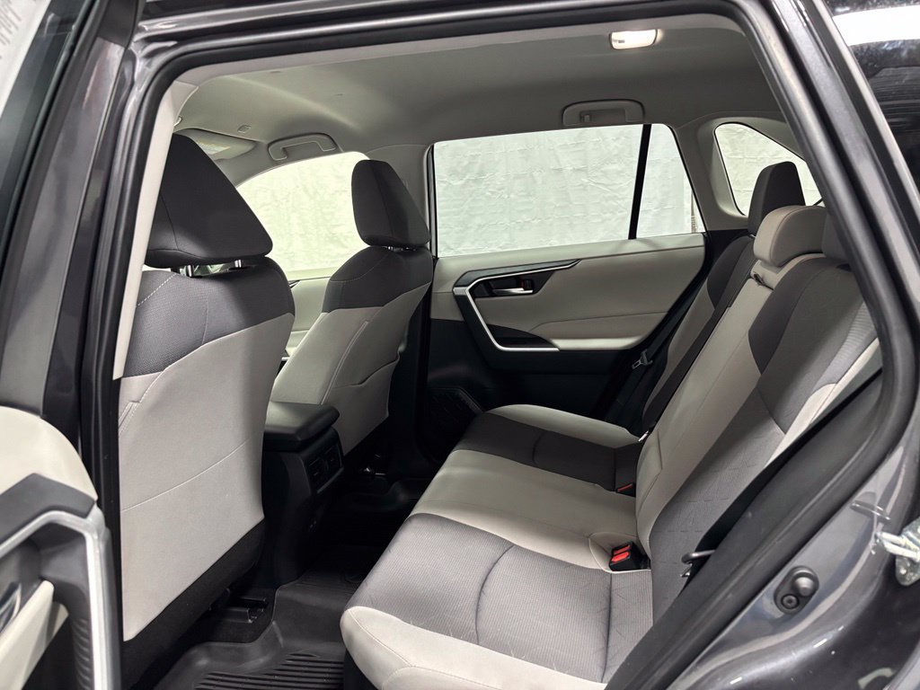 Used 2025 Toyota RAV4 XLE AWD/4WD image 46