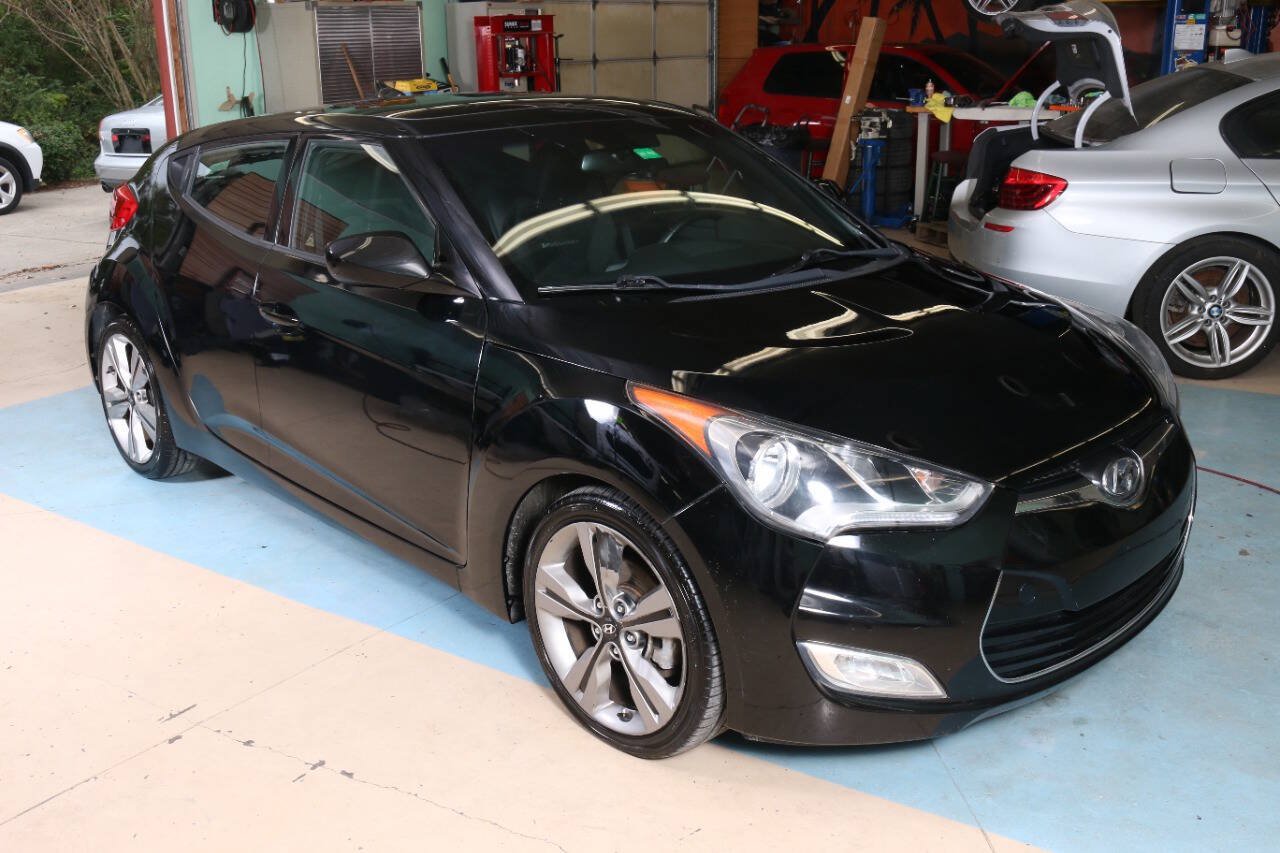 Used 2017 Hyundai Veloster Value Edition FWD image 3