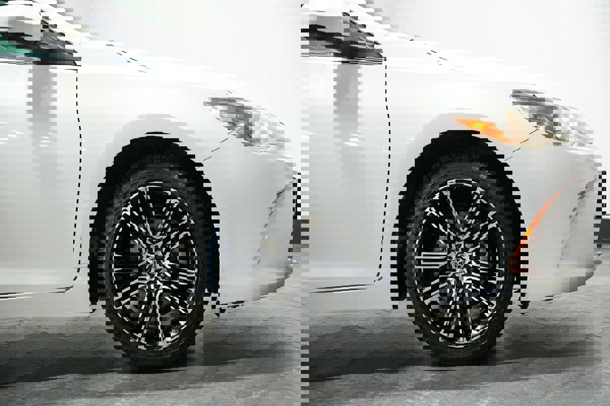 Used 2016 Toyota Camry SE image 9