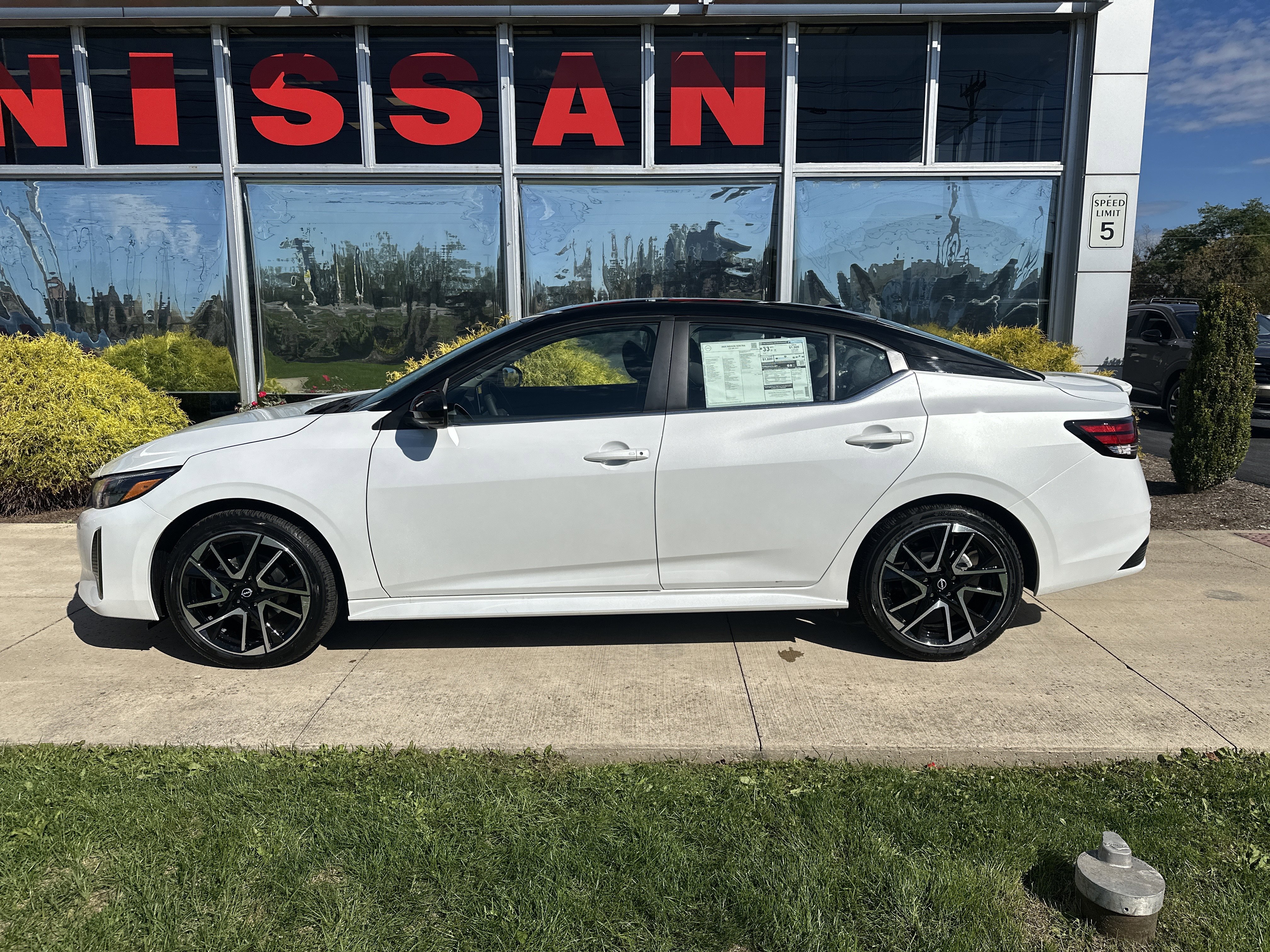 New 2025 Nissan Sentra SR image 3