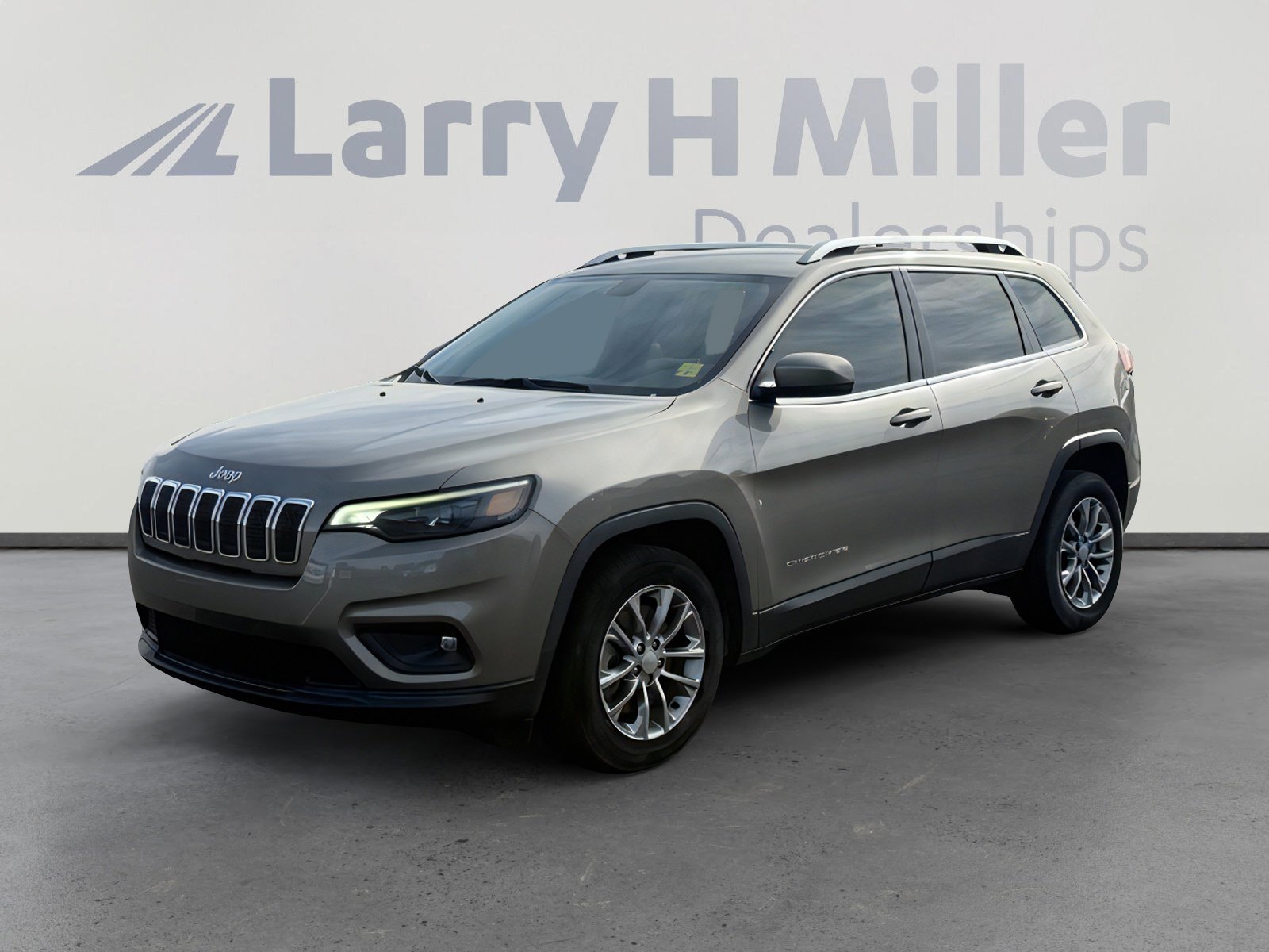 Used 2020 Jeep Cherokee Latitude Plus image 2