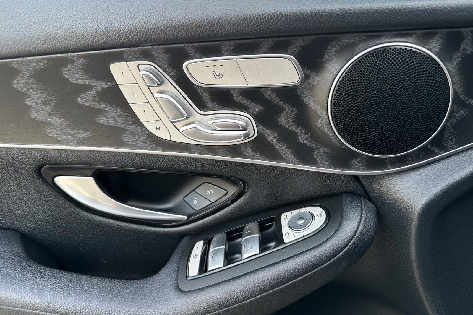 Used 2018 Mercedes-Benz GLC 300 4MATIC image 11