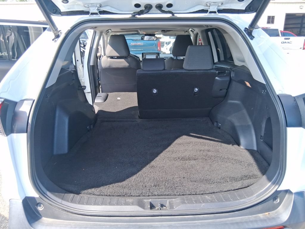 Used 2021 Toyota RAV4 XLE w/ Convenience Package AWD/4WD image 17