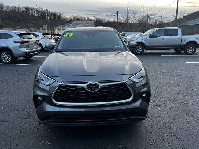 Used 2024 Toyota Highlander AWD image 2