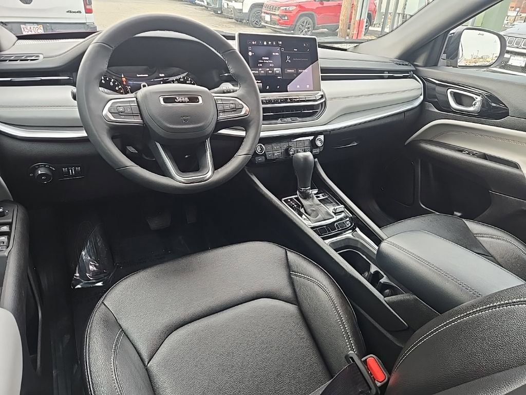 Certified 2025 Jeep Compass Limited image 14