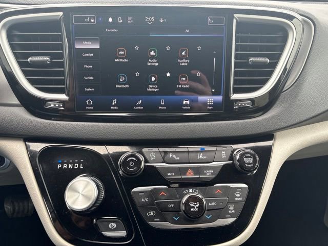 Used 2023 Chrysler Pacifica Touring-L FWD image 28