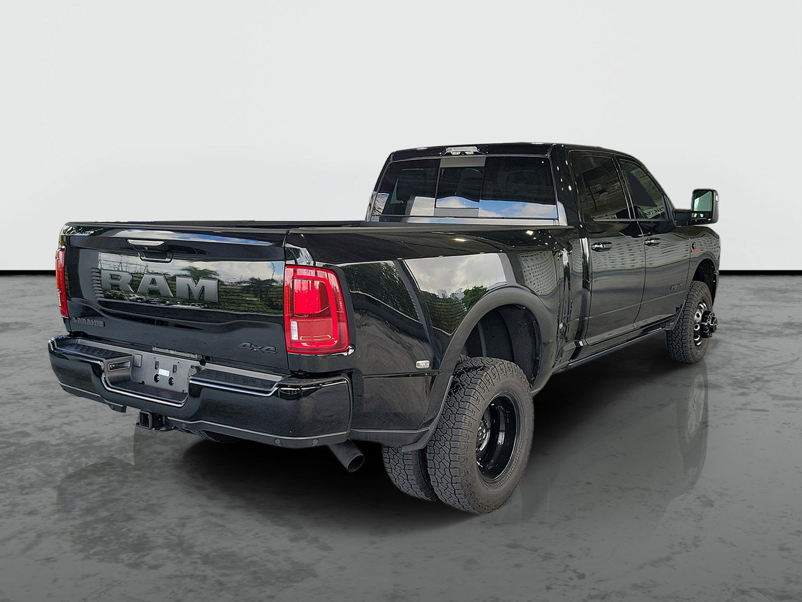 Used 2025 RAM 2500 Limited AWD/4WD image 2