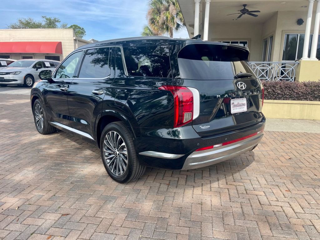 Used 2025 Hyundai Palisade Calligraphy FWD image 3