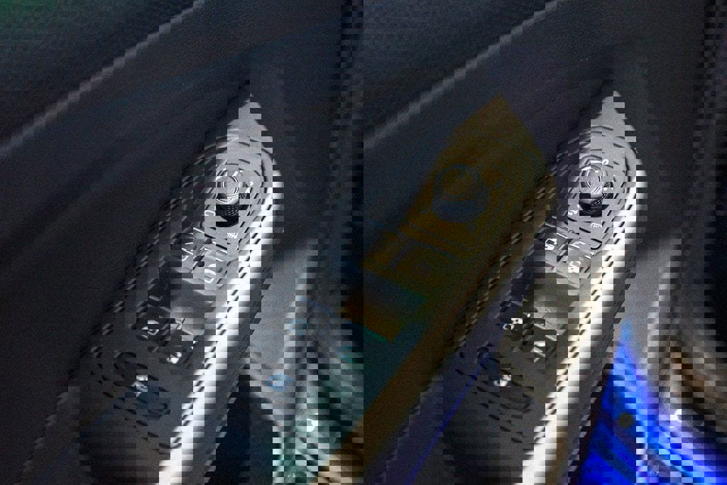 New 2024 Volkswagen Golf R image 8