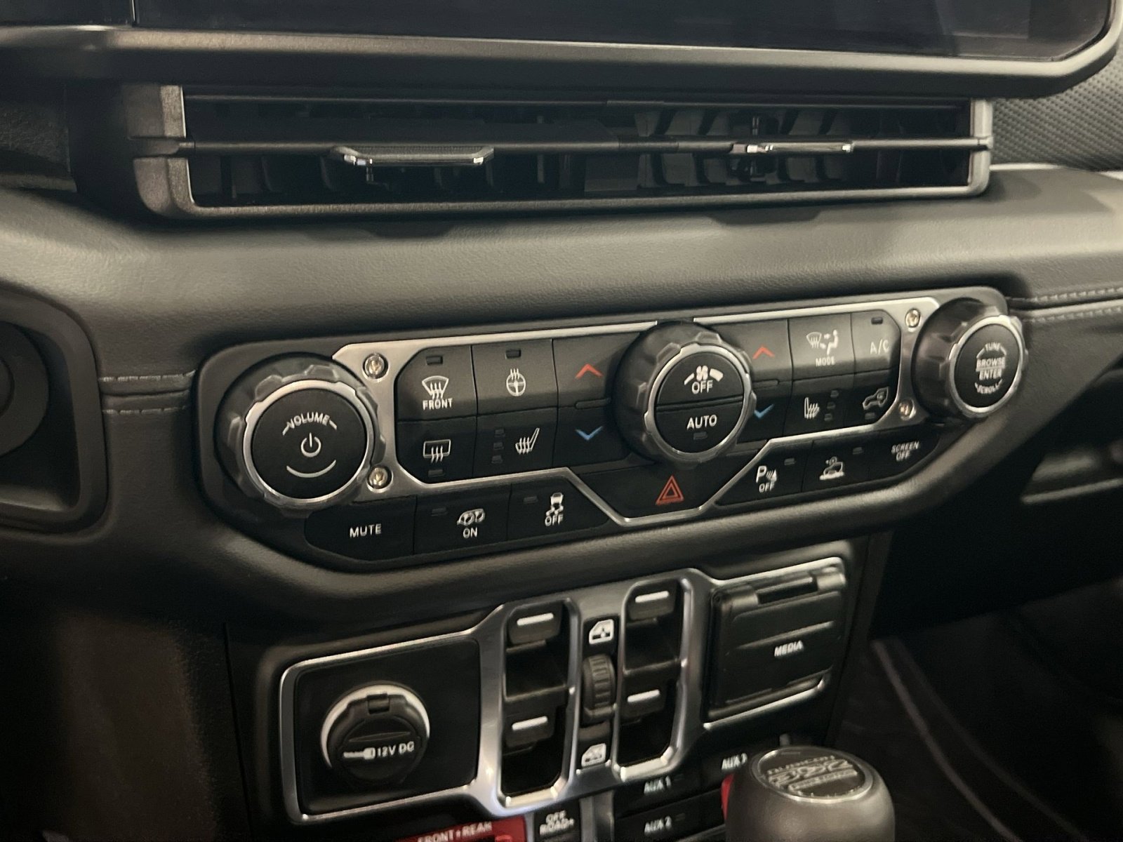 Used 2025 Jeep Wrangler Unlimited Rubicon 392 image 17