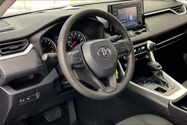 Used 2022 Toyota RAV4 LE AWD/4WD image 16
