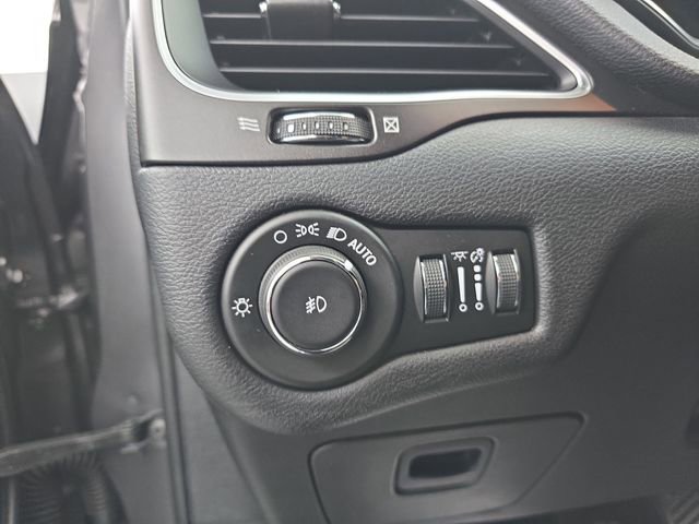 Used 2020 Jeep Cherokee Trailhawk w/ Cold Weather Group image 39