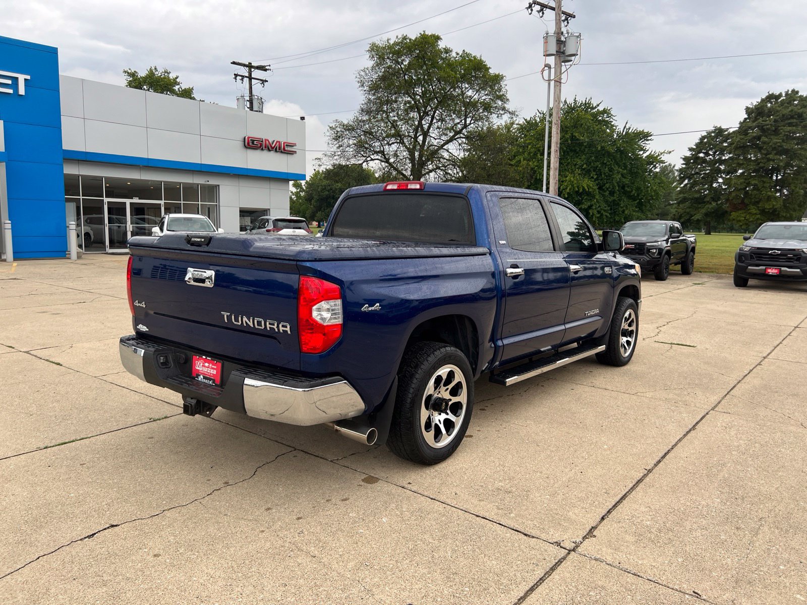 Used 2015 Toyota Tundra SR5 w/ SR5 Upgrade Package AWD/4WD image 3
