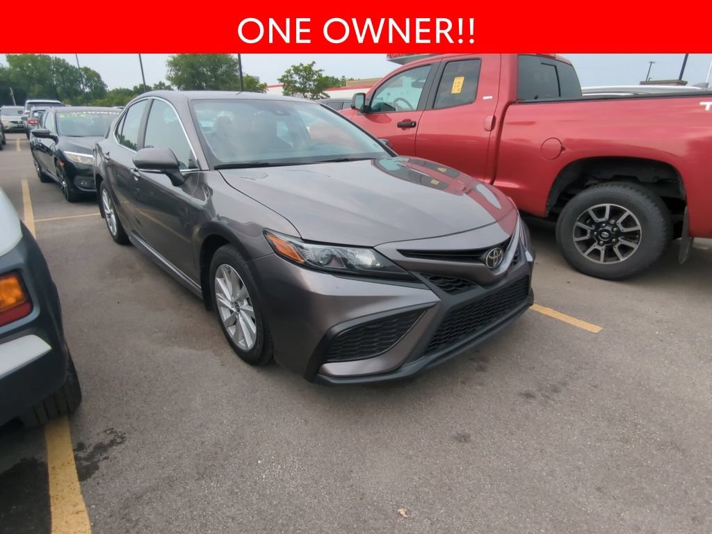 Used 2024 Toyota Camry SE FWD image 3