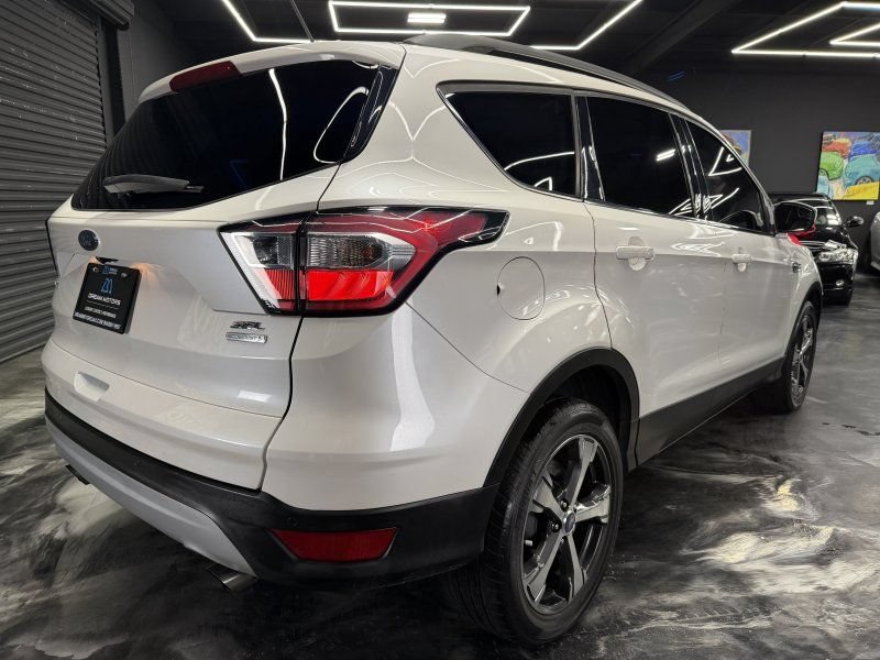 Used 2018 Ford Escape SEL FWD image 5