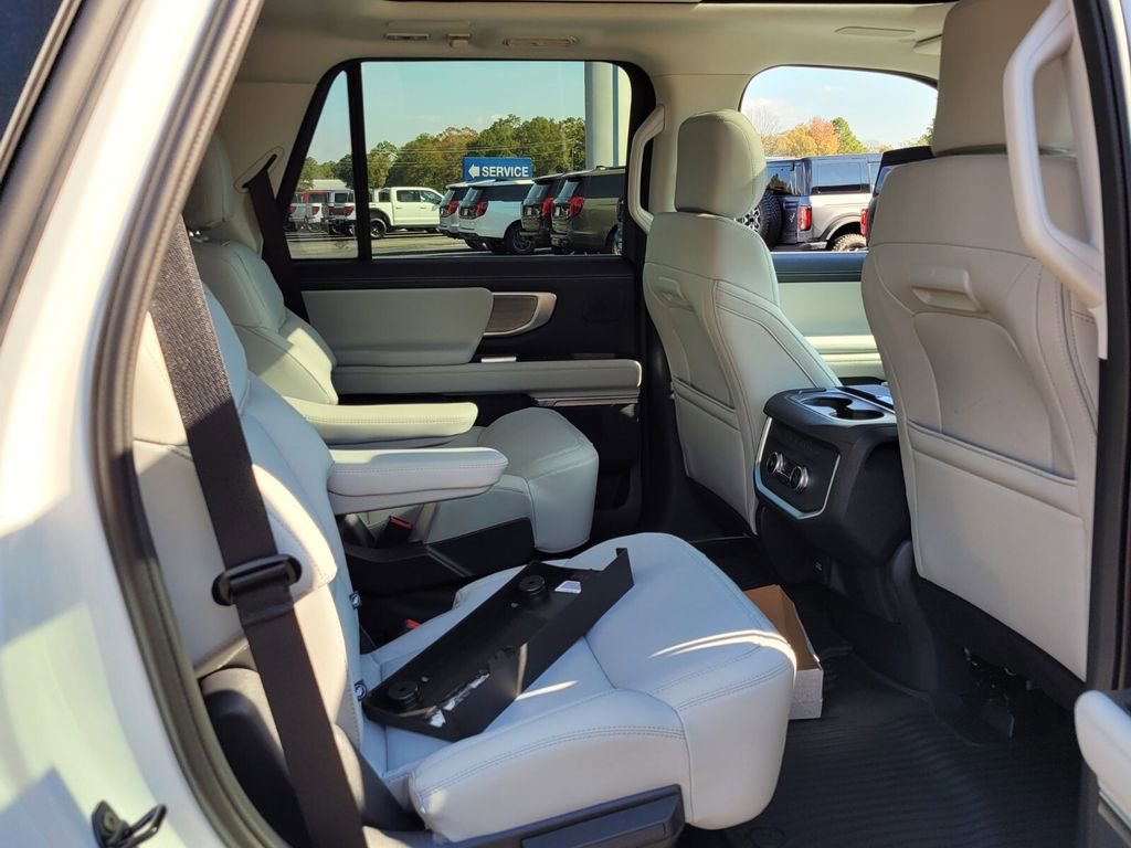 New 2025 Ford Expedition Platinum w/ Driver's Package AWD/4WD image 15