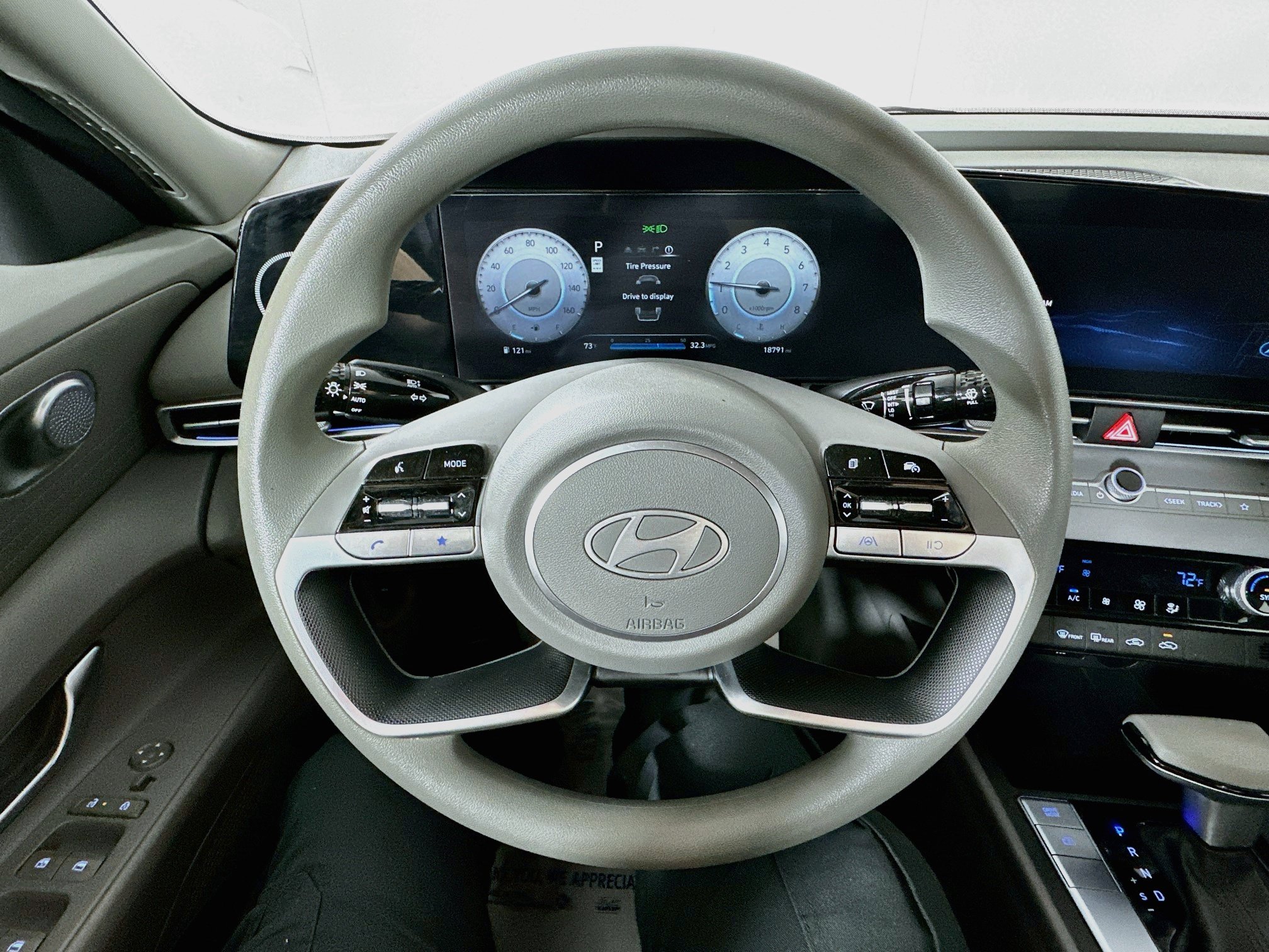 Certified 2024 Hyundai Elantra SEL FWD image 11