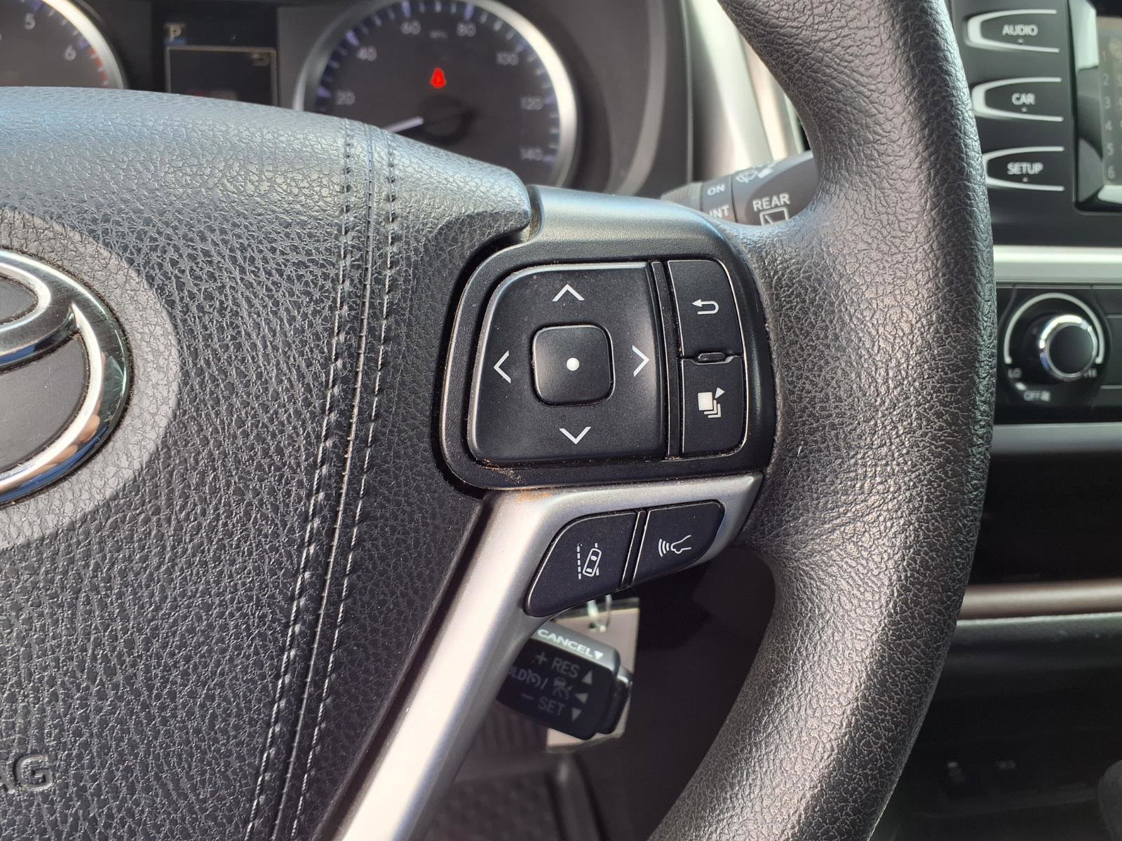 Used 2019 Toyota Highlander LE FWD image 20
