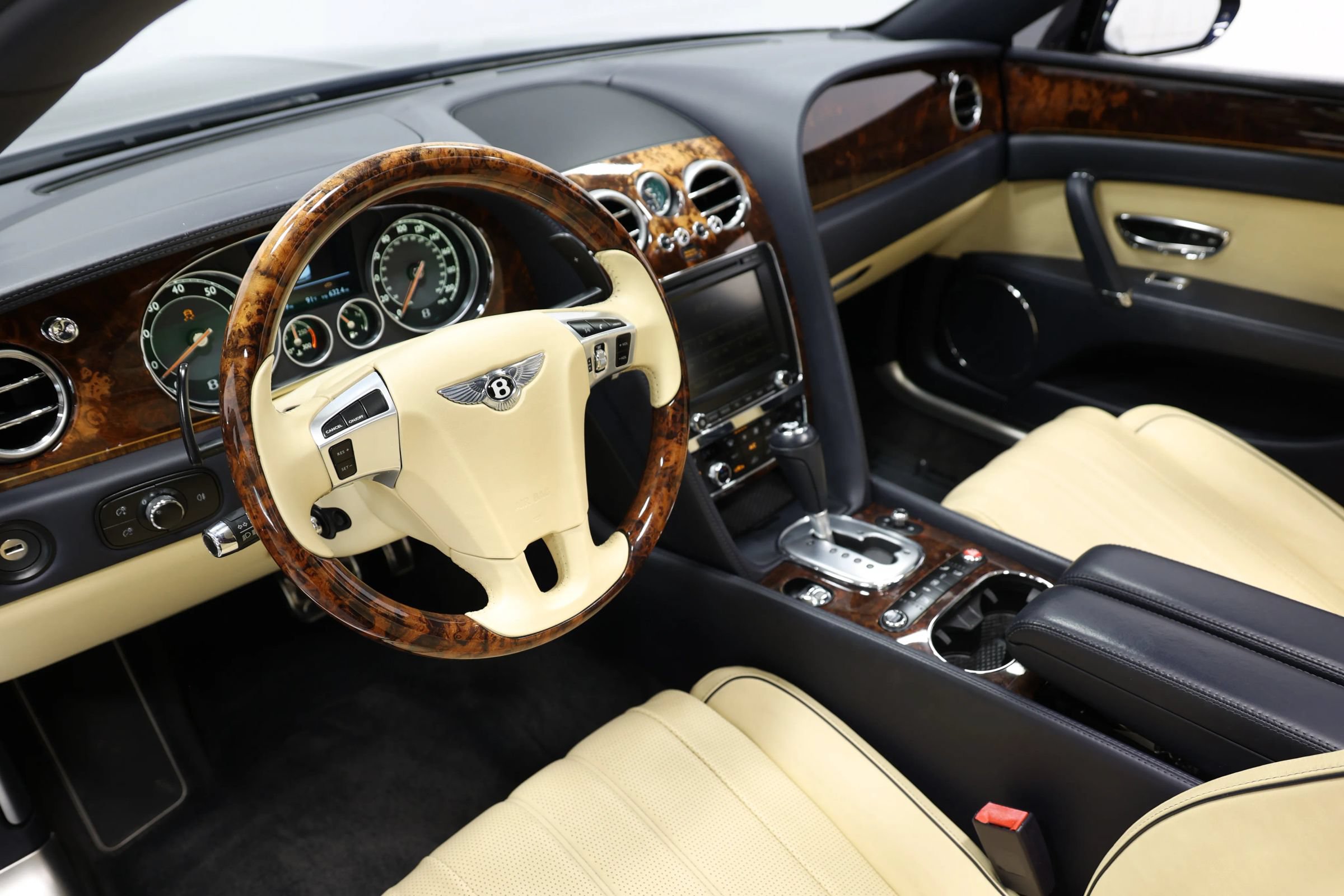 Used 2015 Bentley Flying Spur V8 AWD/4WD image 21