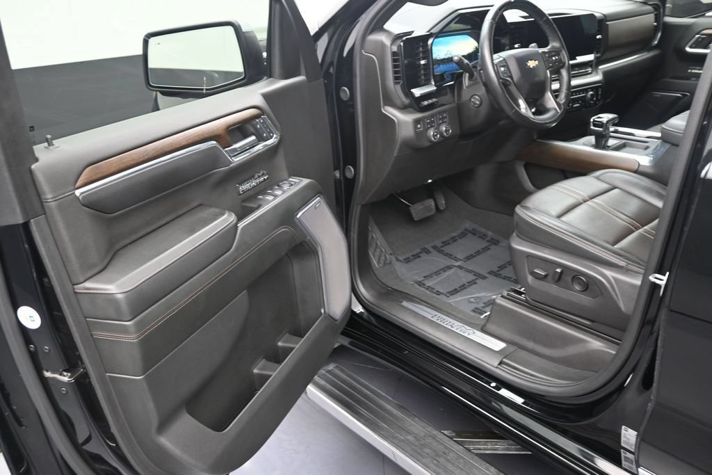 Used 2024 Chevrolet Silverado 1500 High Country AWD/4WD image 10