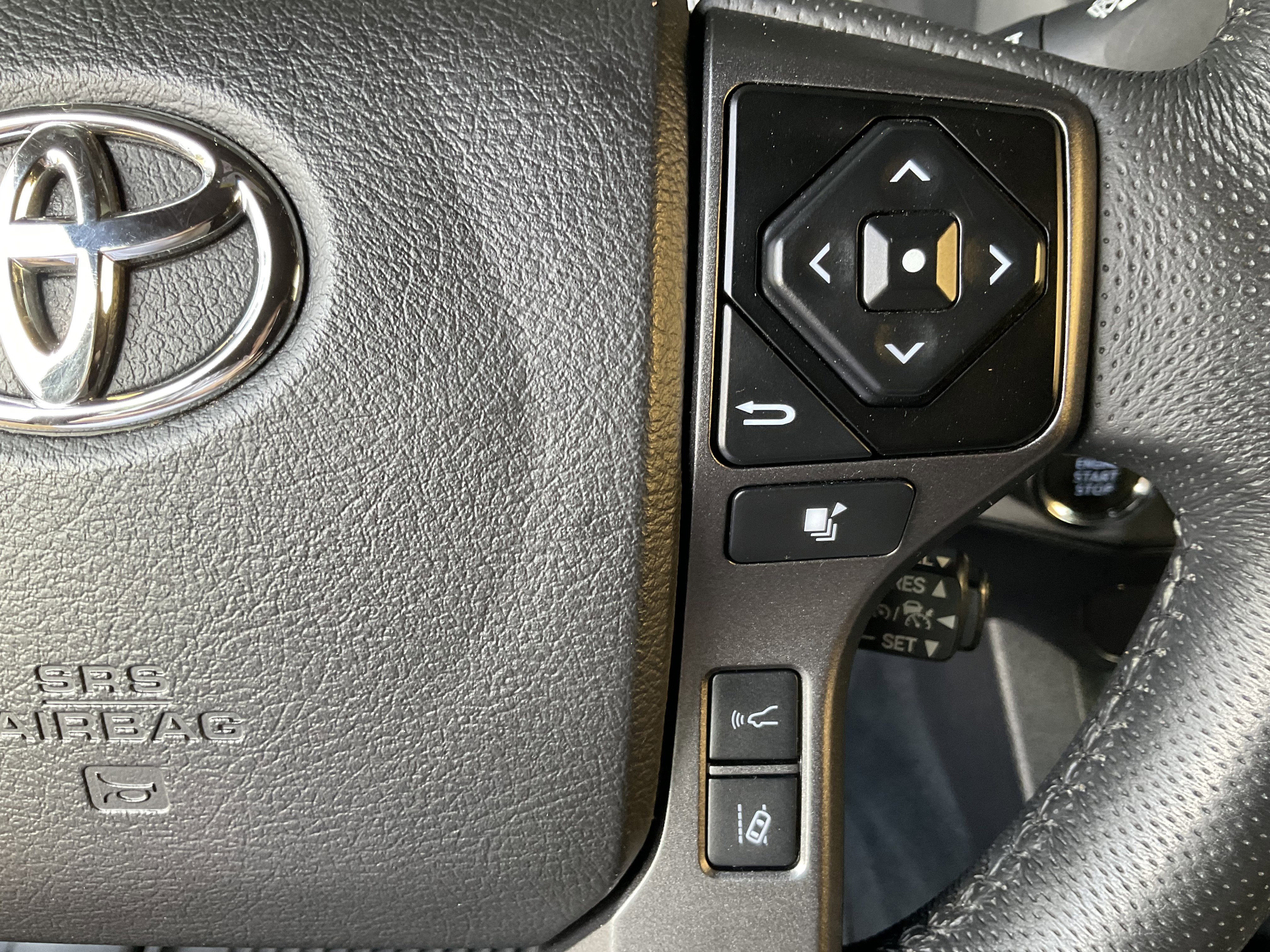 Used 2023 Toyota Tacoma TRD Off-Road w/ Black Out Package (TMS) image 32