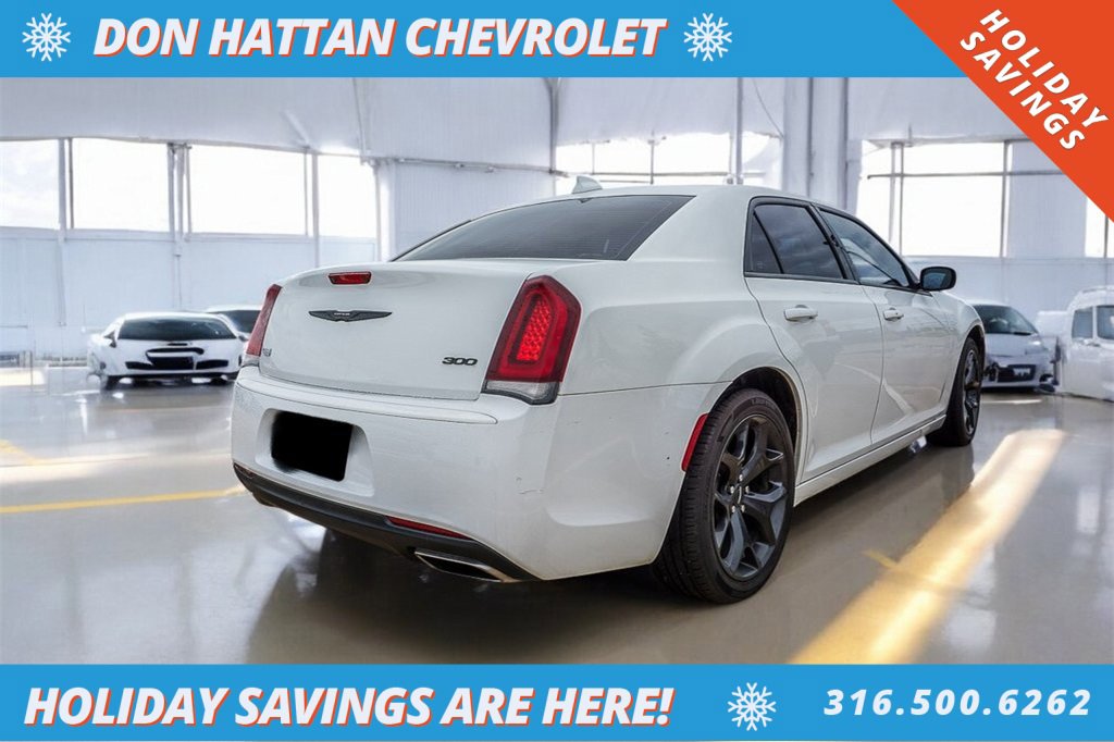 Used 2023 Chrysler 300 Touring w/ Sport Appearance Package image 27