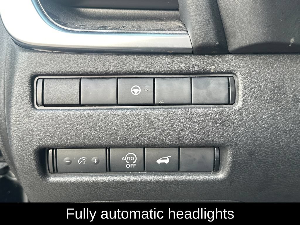 Used 2024 Nissan Rogue SV w/ SV Premium Package FWD image 19
