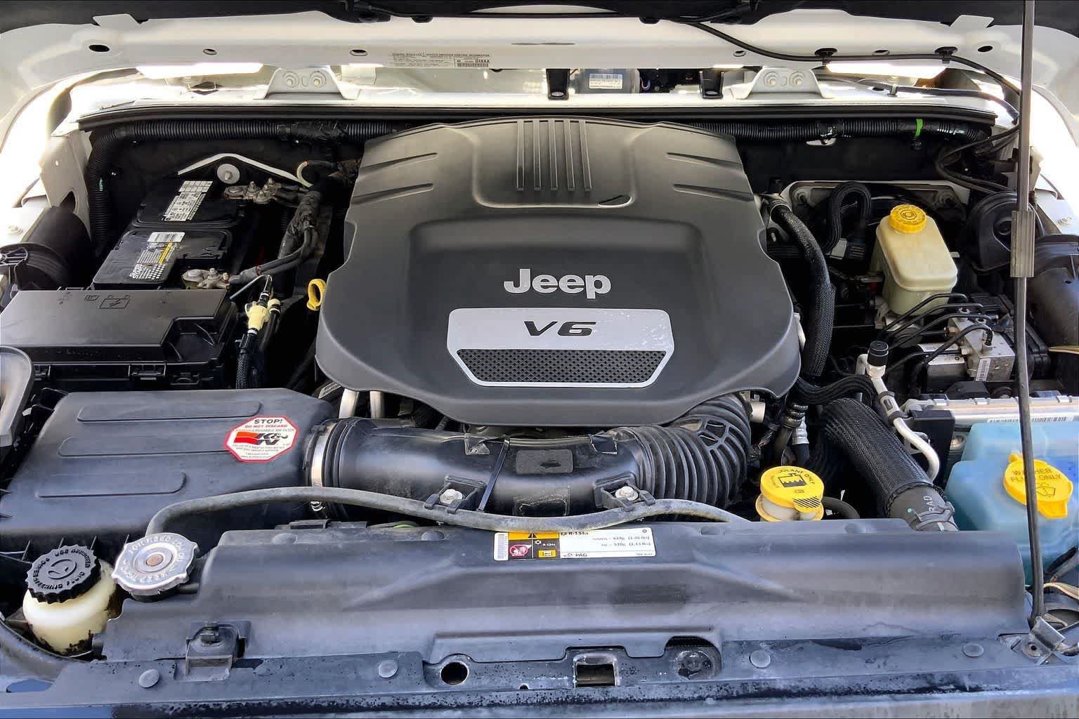 Used 2014 Jeep Wrangler Sahara AWD/4WD image 9