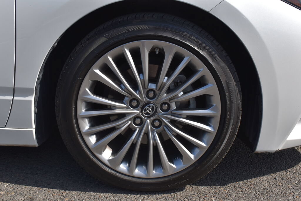 Certified 2019 Toyota Avalon Limited w/ Advanced Safety Package FWD image 28