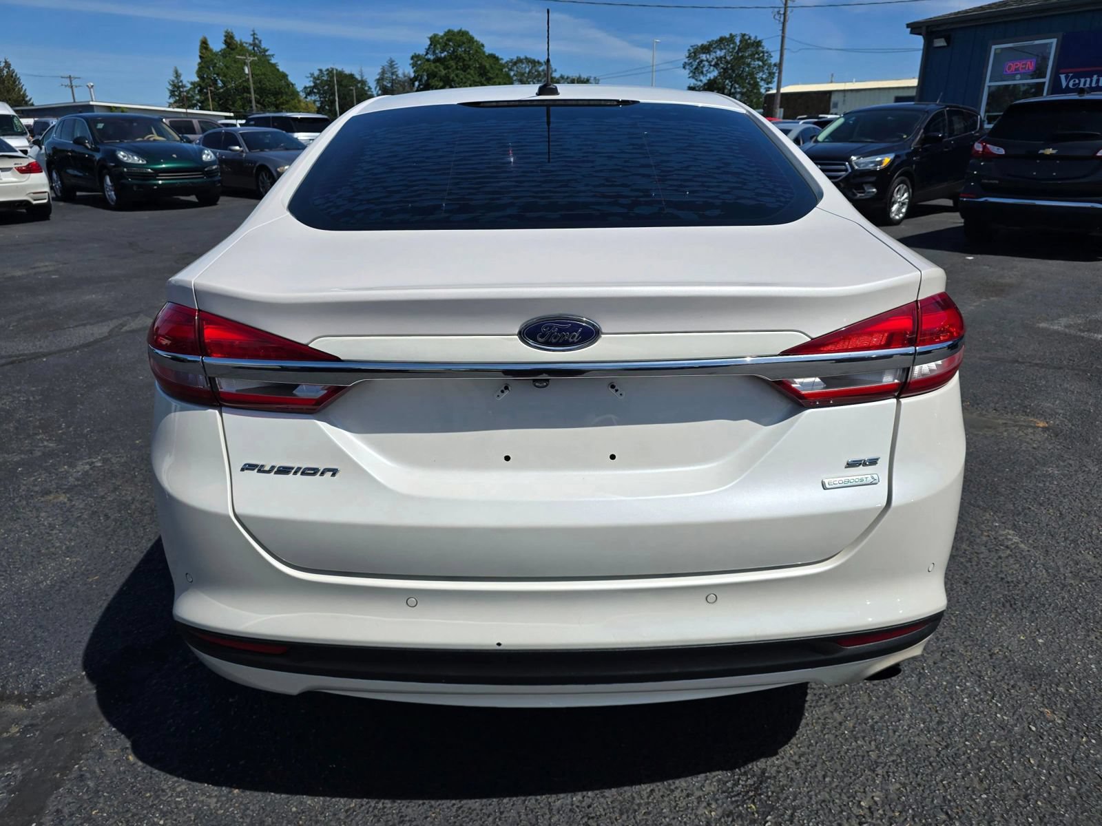 Used 2017 Ford Fusion SE w/ Fusion SE Technology Package FWD image 4
