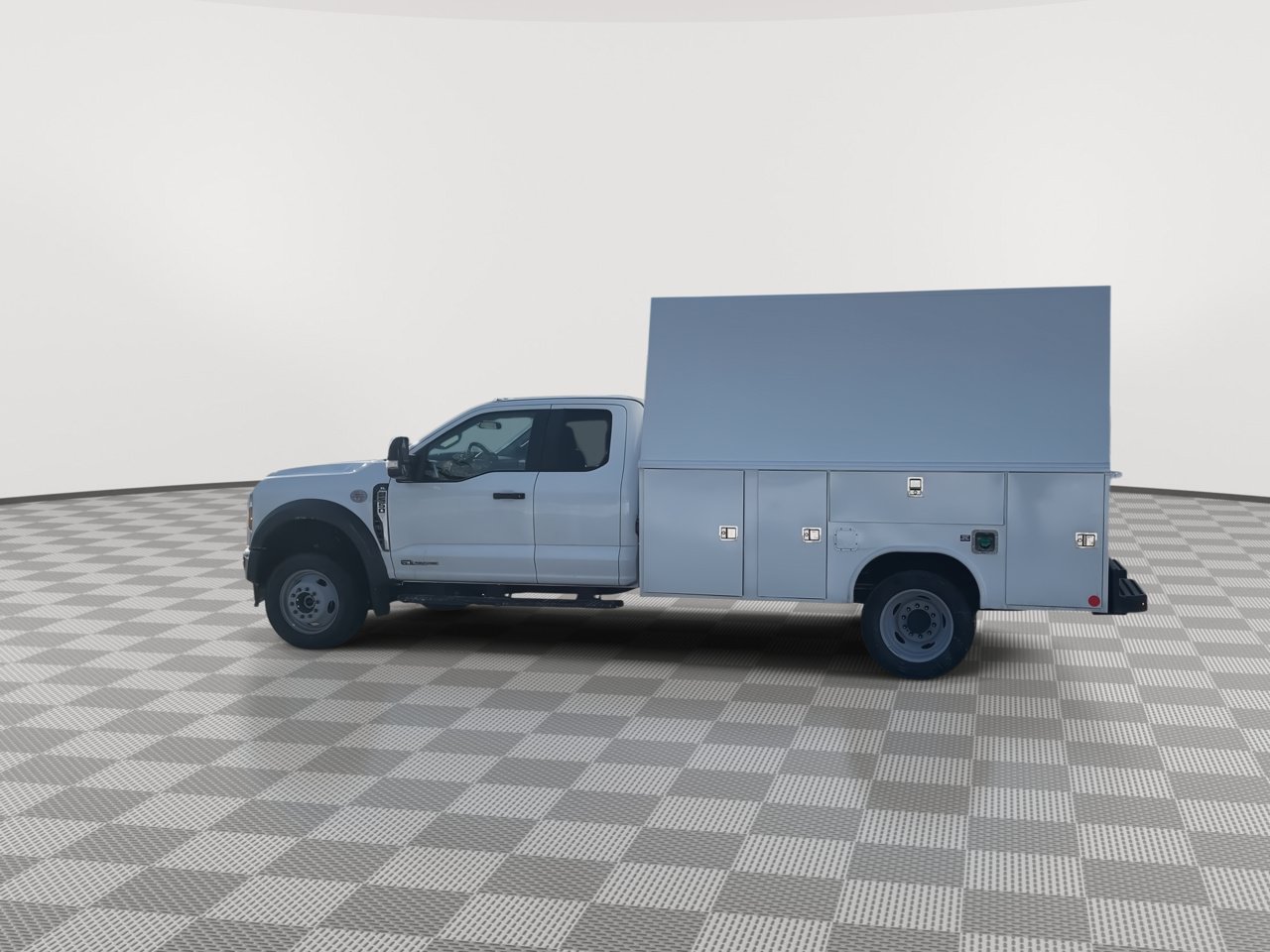 New 2025 Ford F550 4x4 SuperCab Super Duty image 2