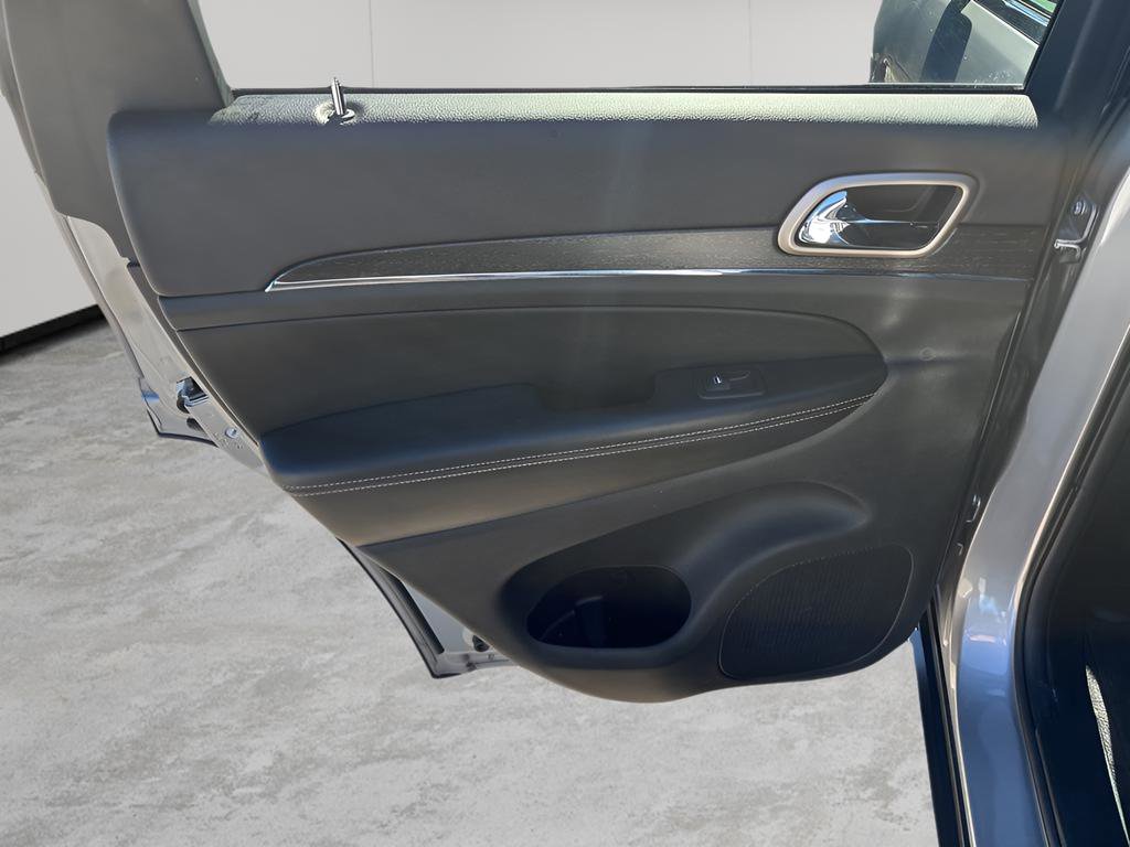 Used 2017 Jeep Grand Cherokee Limited w/ Trailer Tow Group IV image 17