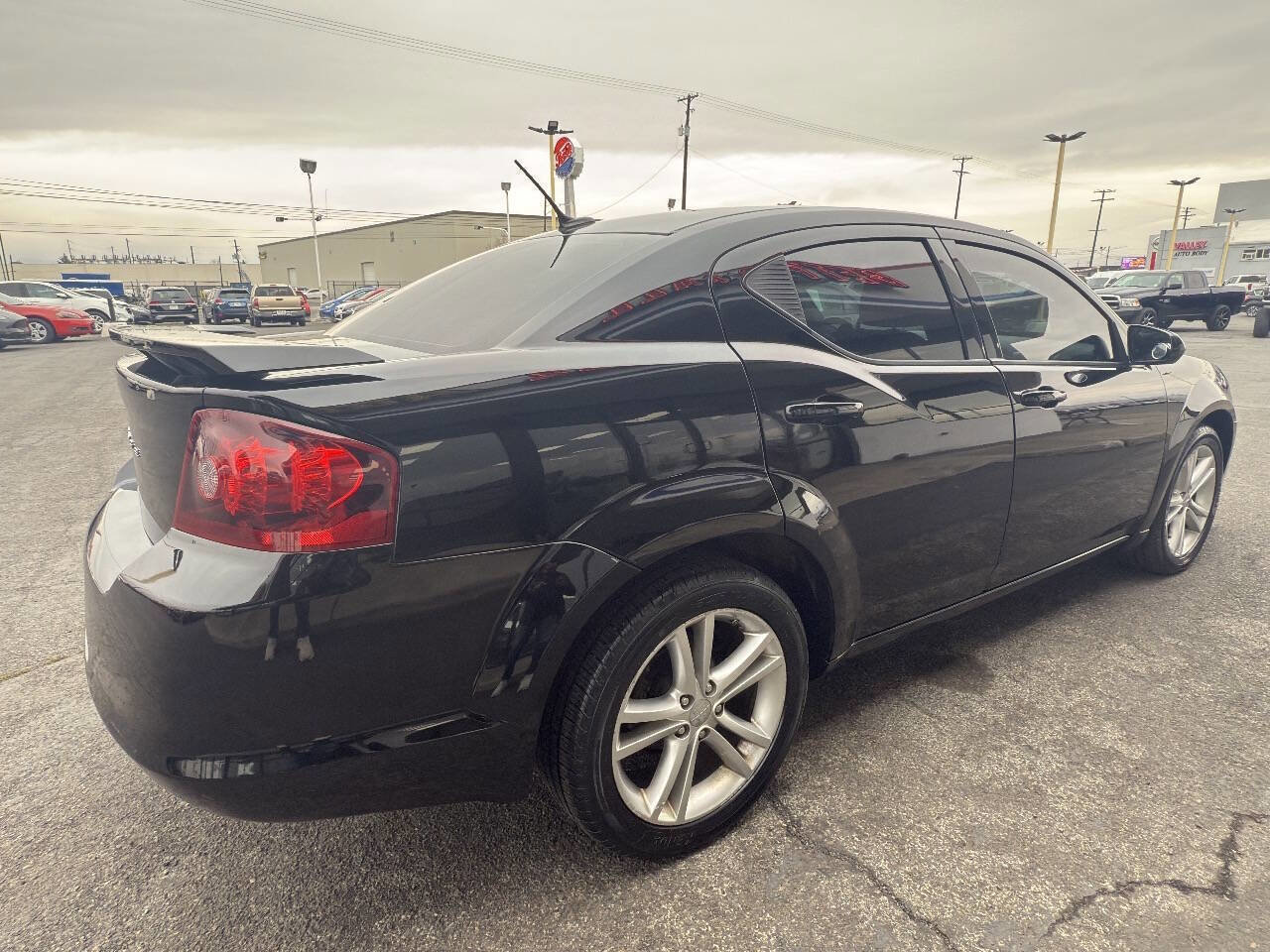 Used 2012 Dodge Avenger SXT Plus image 5