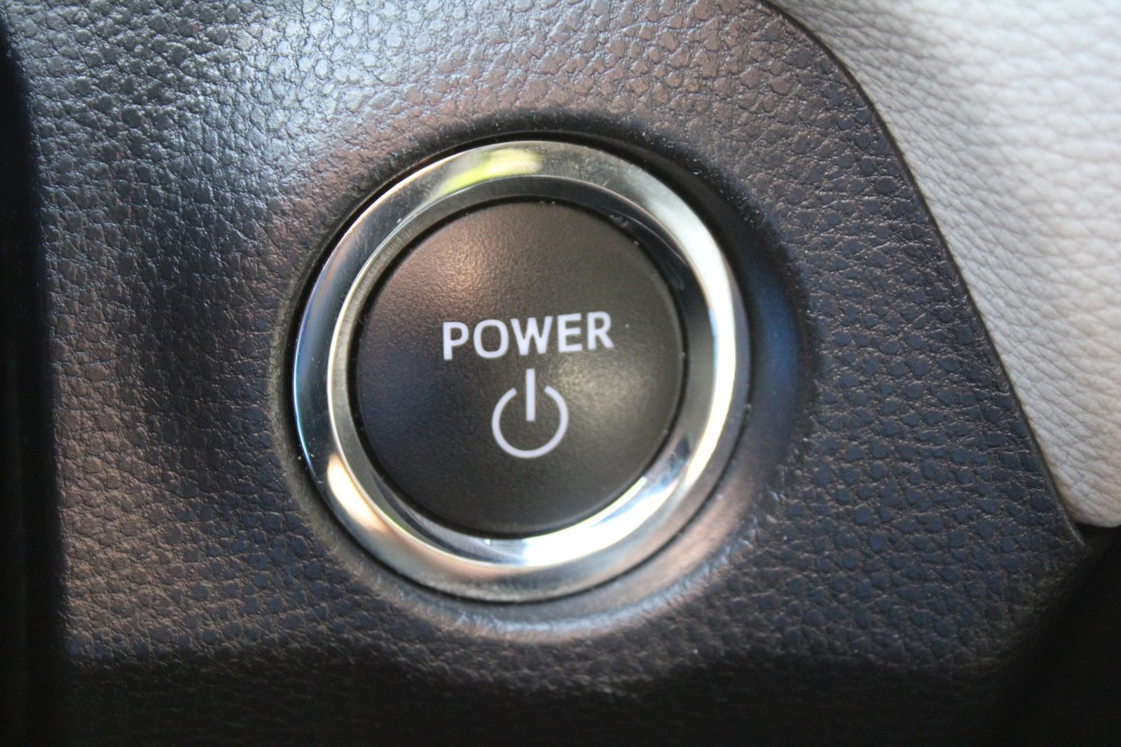 Used 2024 Toyota RAV4 XLE AWD/4WD image 32