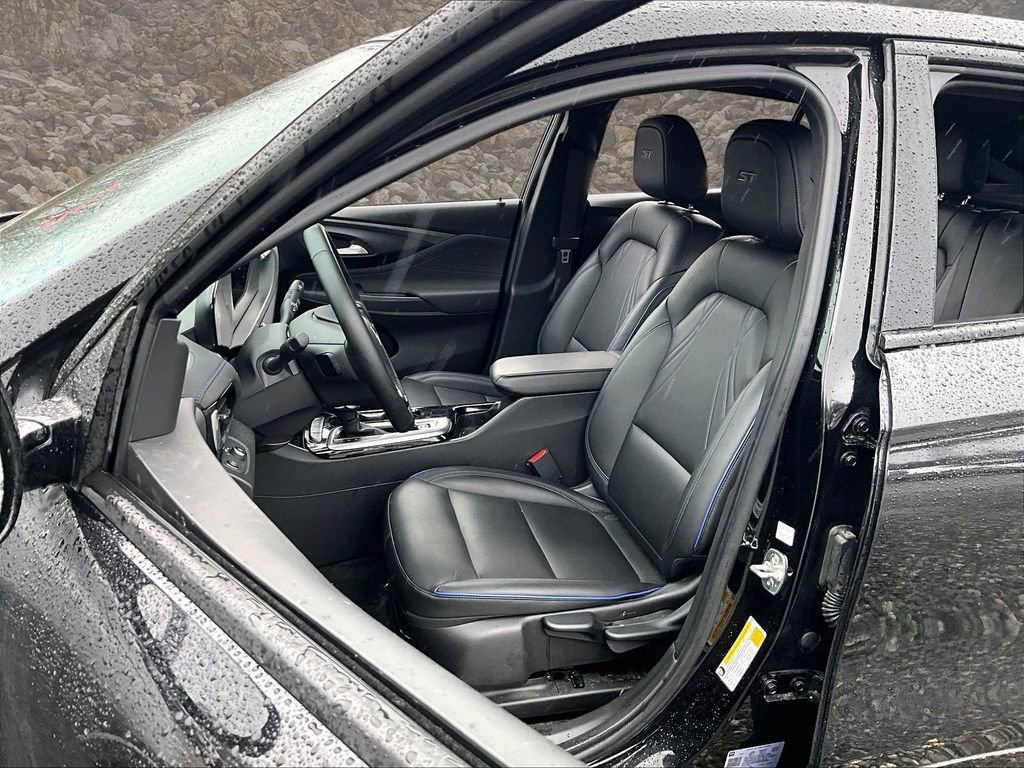 Used 2025 Buick Envista Sport Touring image 23