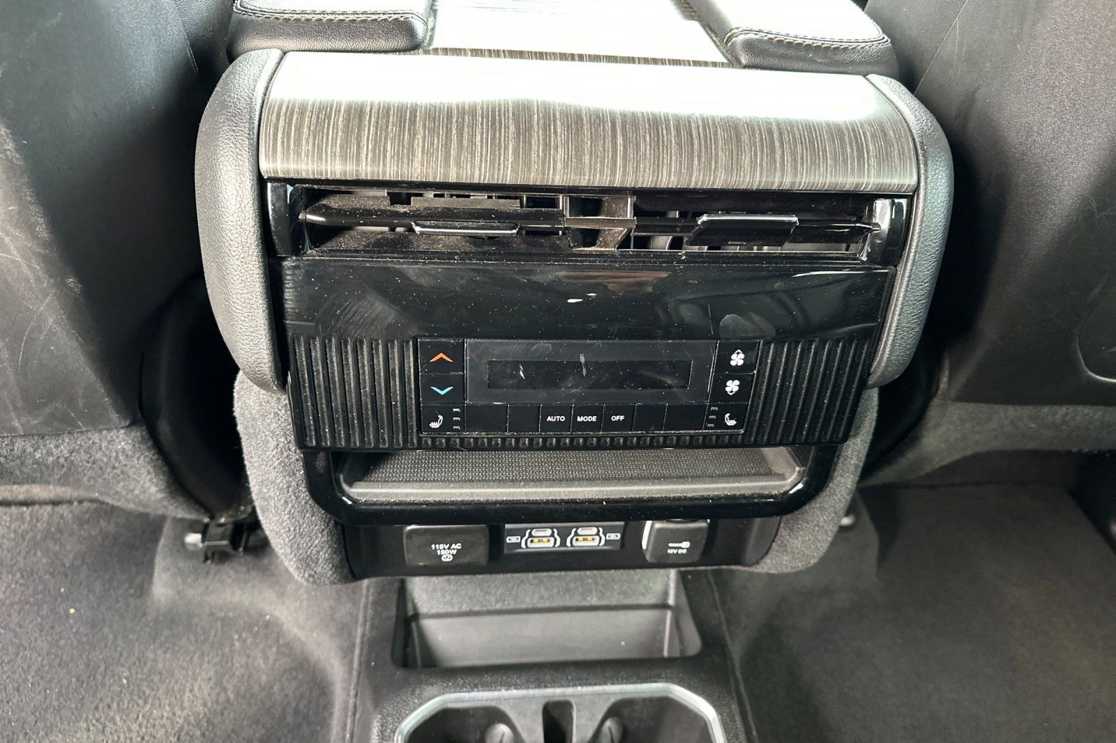 Used 2024 Jeep Wagoneer L Series II w/ Flexible Seating Group image 15