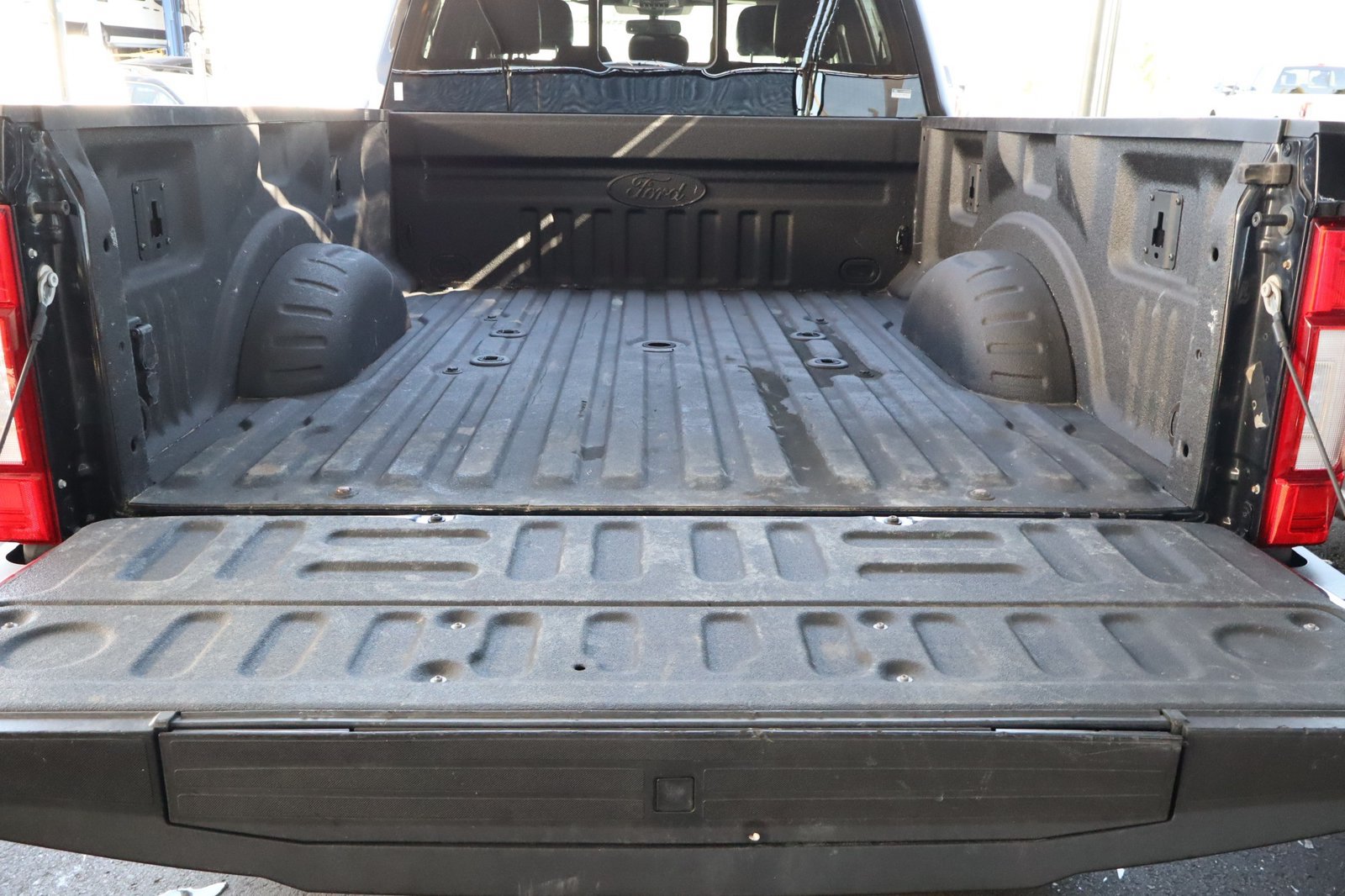 Used 2022 Ford F350 Lariat w/ Black Appearance Package AWD/4WD image 40