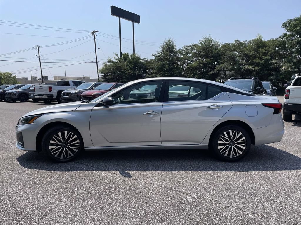 Used 2024 Nissan Altima 2.5 SV AWD/4WD image 6