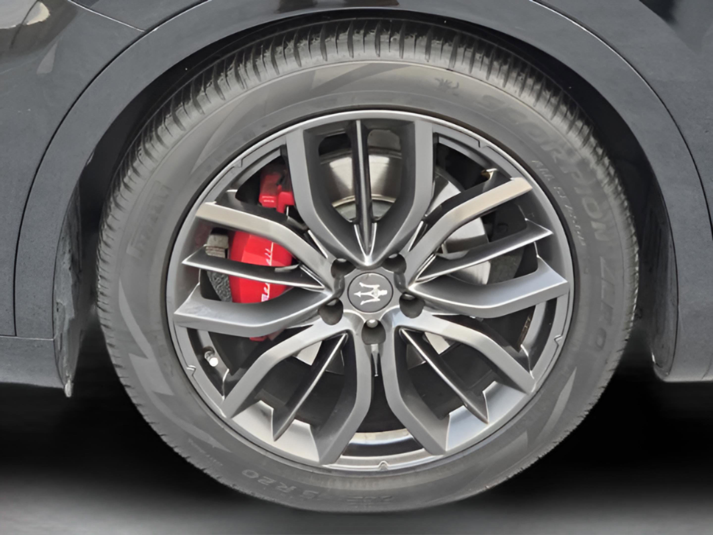 Used 2018 Maserati Levante image 10