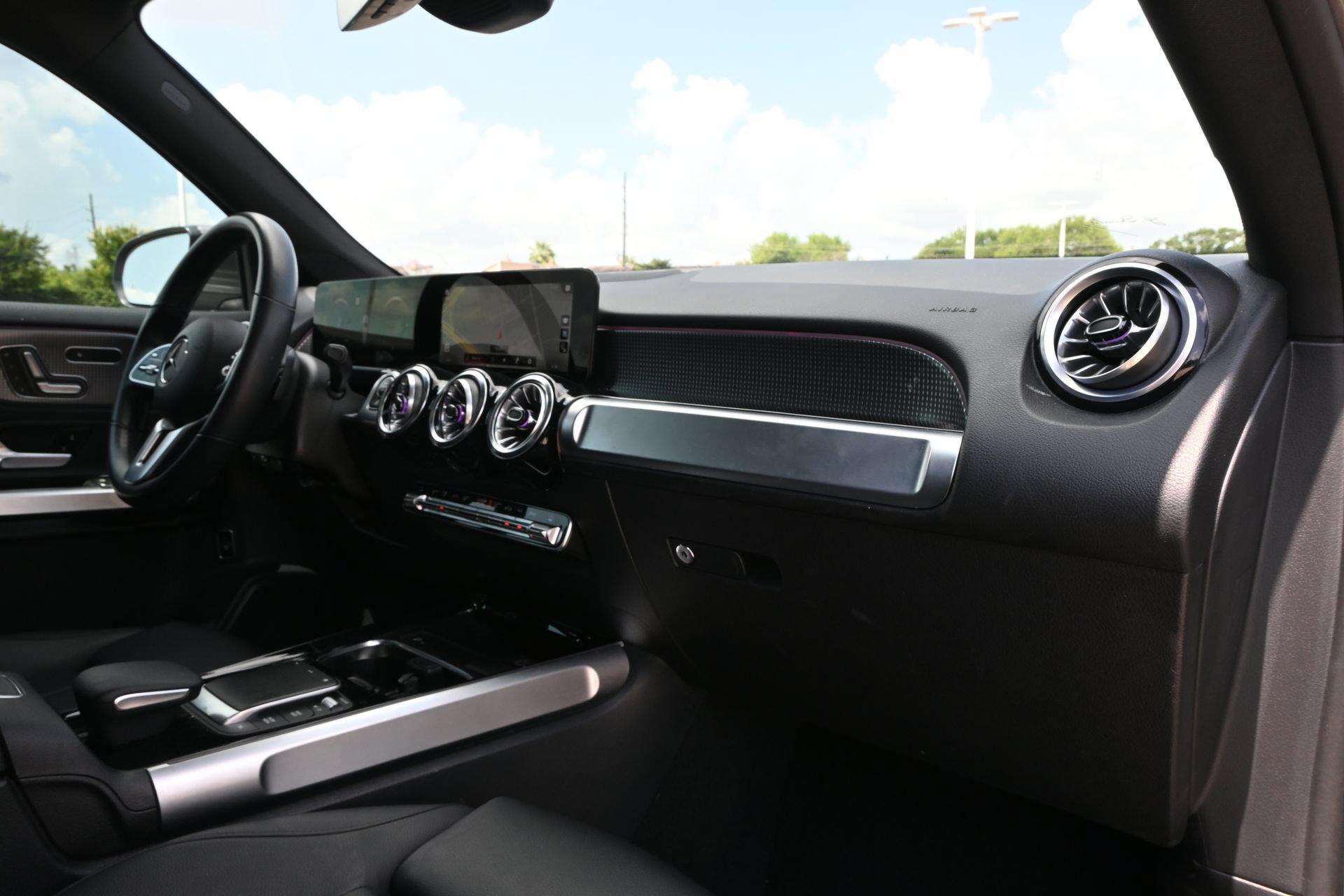 Used 2022 Mercedes-Benz GLB 250 image 24
