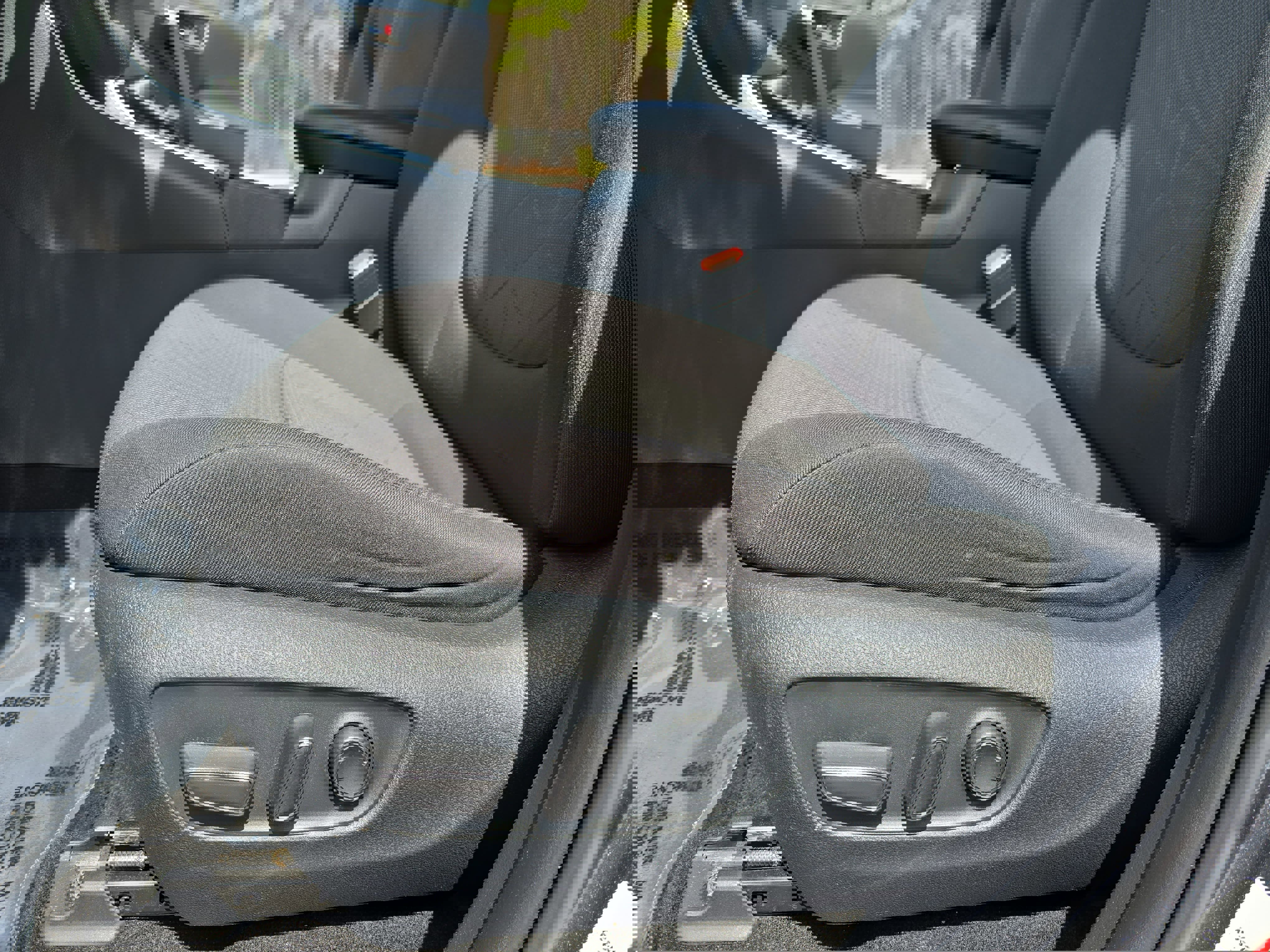 Used 2021 Toyota RAV4 XLE w/ Convenience Package image 30