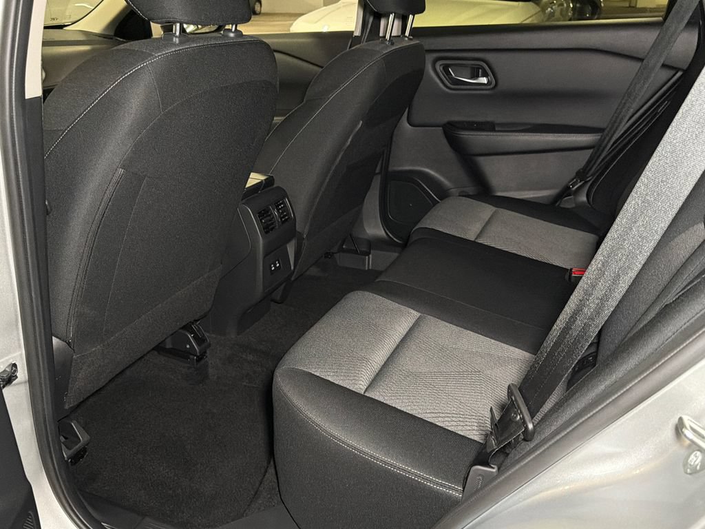 Used 2025 Nissan Rogue SV AWD/4WD image 17