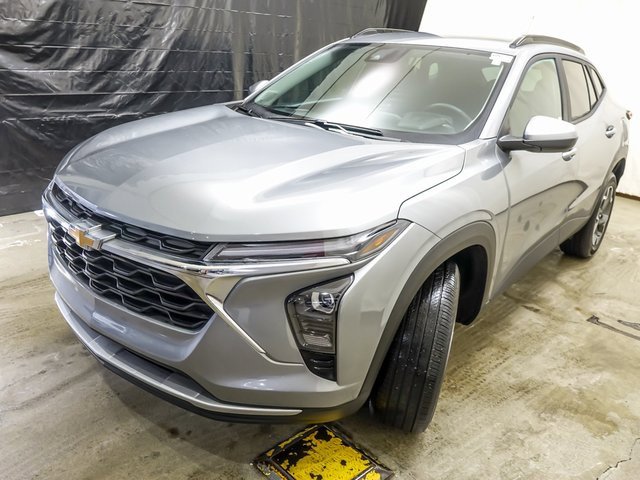 Used 2025 Chevrolet Trax LT w/ LT Convenience Package image 4