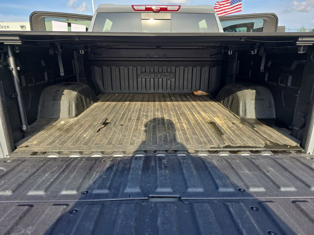 Used 2024 GMC Sierra 1500 AT4 w/ Technology Package AWD/4WD image 12