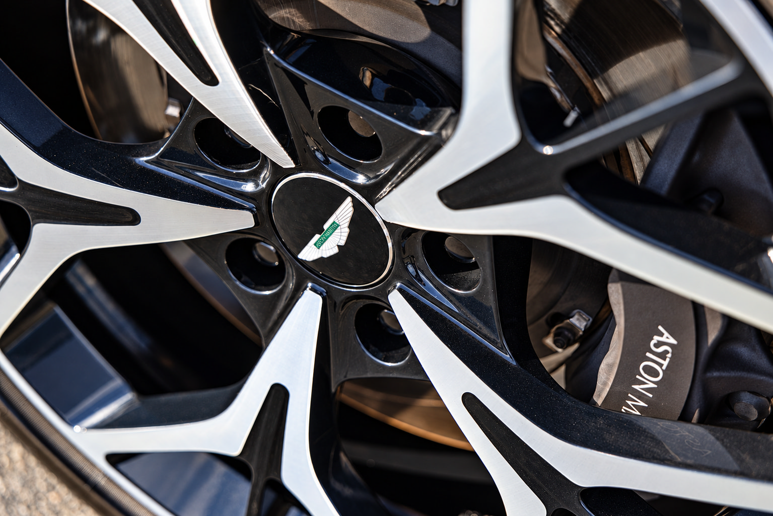 Used 2019 Aston Martin DB11 Volante RWD image 8
