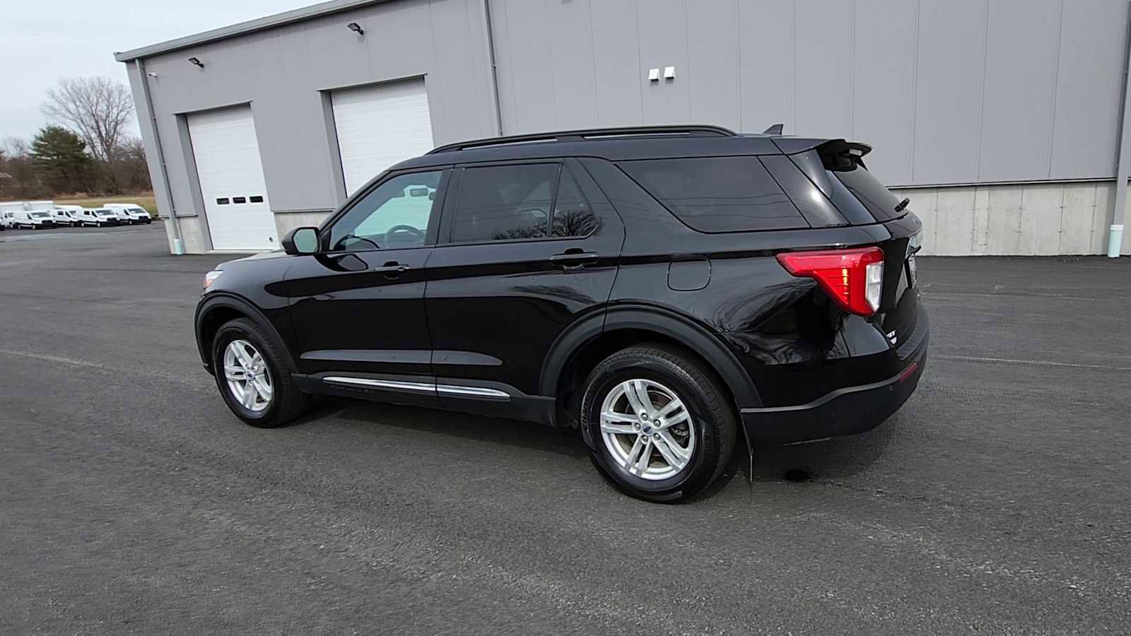 Used 2023 Ford Explorer XLT image 6