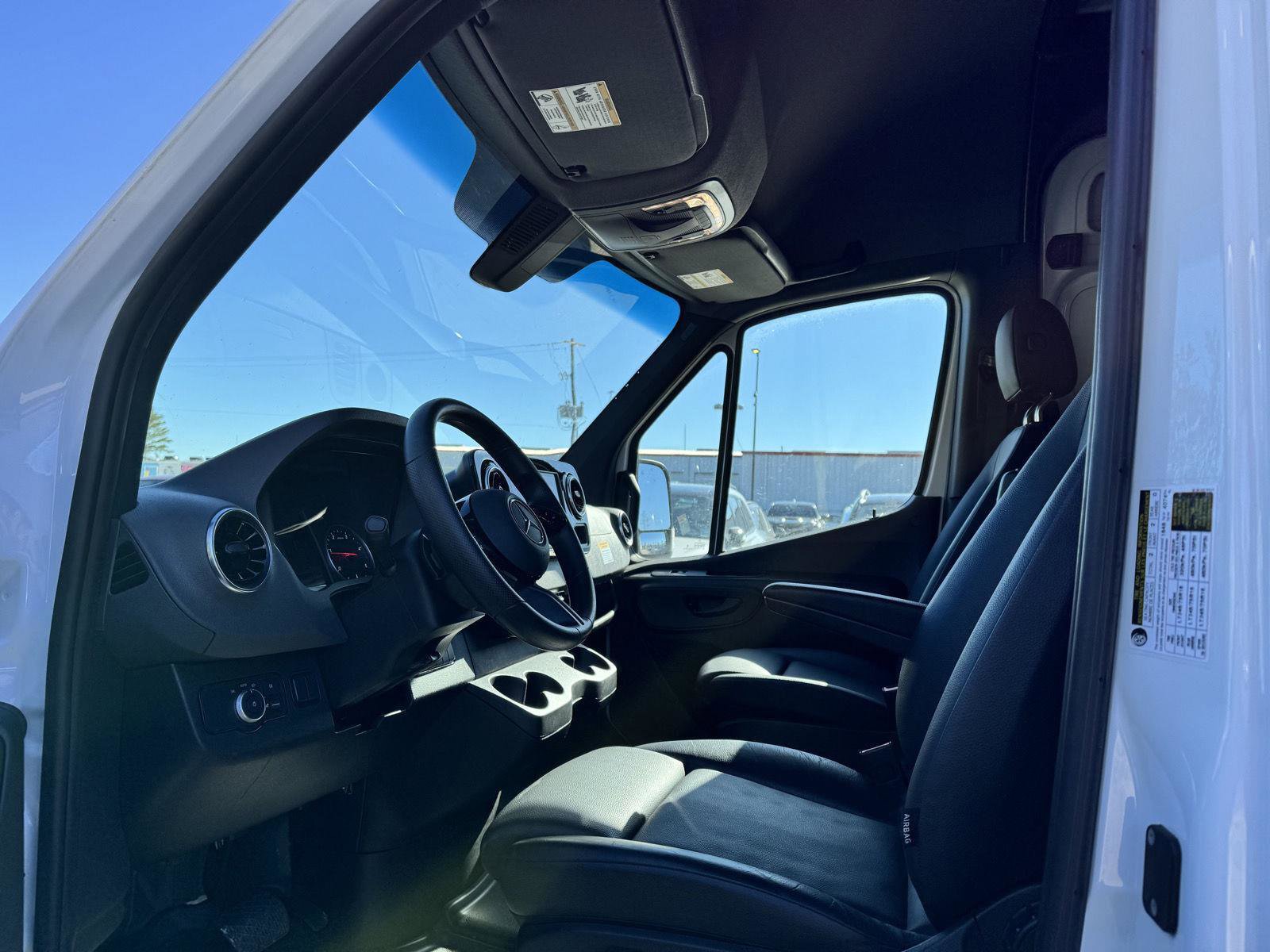 Used 2025 Mercedes-Benz Sprinter 2500 image 5
