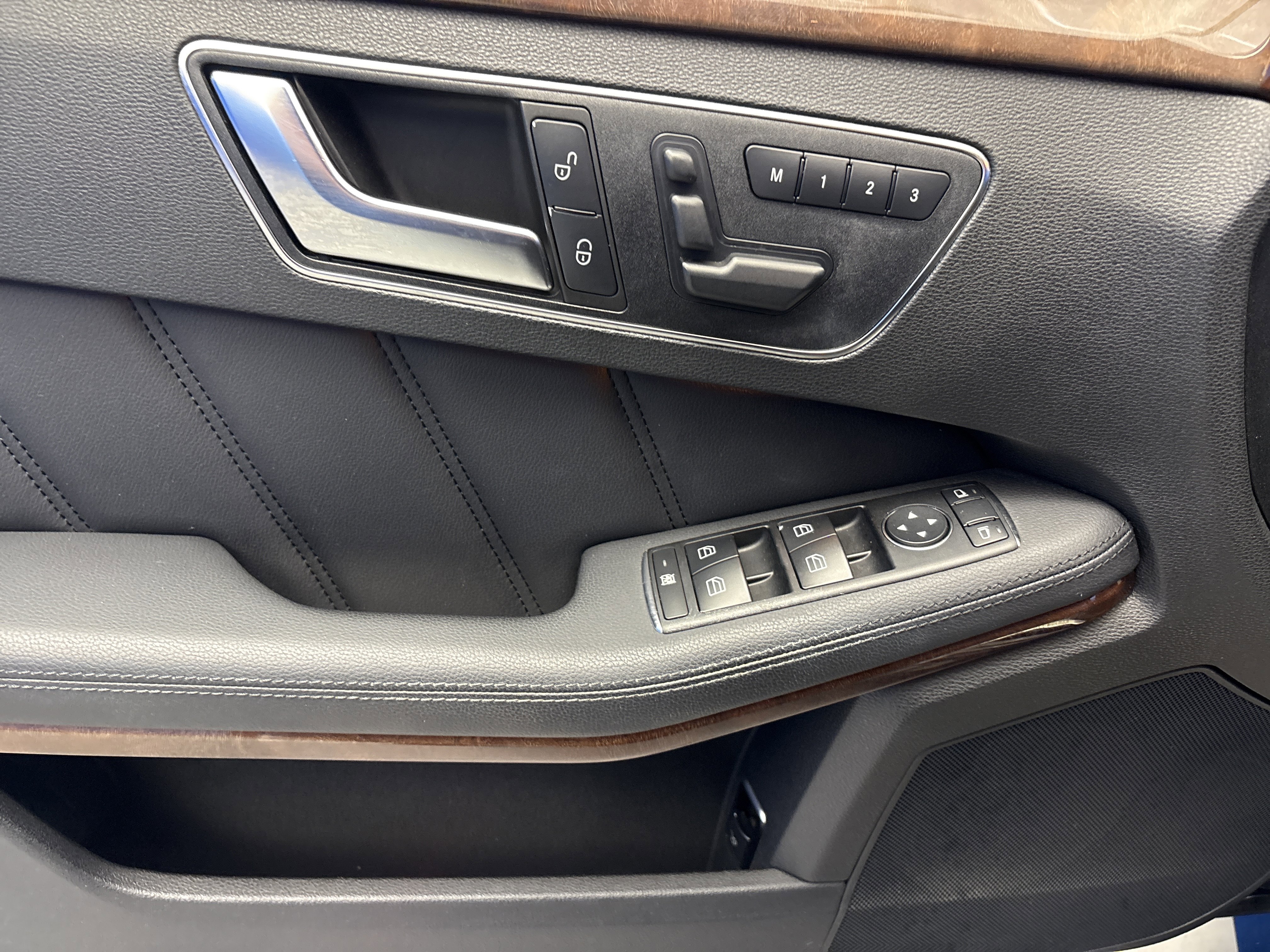 Used 2013 Mercedes-Benz E 350 4MATIC Sedan image 10