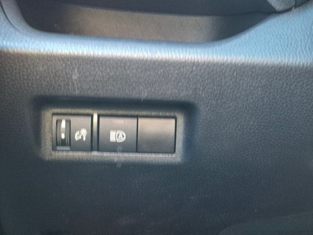Used 2022 Toyota RAV4 LE AWD/4WD image 9